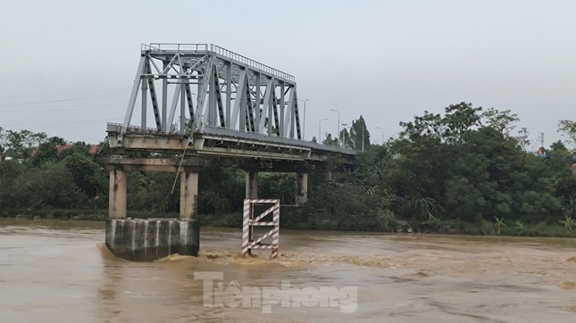 Đ&atilde; x&aacute;c định được danh t&iacute;nh 8 nạn nh&acirc;n vụ sập cầu Phong Ch&acirc;u - Ảnh 1.