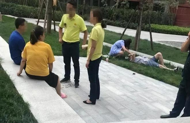 Bé gái 4 tuổi bị 3 con chó dữ truy đuổi, chủ nuôi đã vô ý thức lại có lời nói khiếm nhã- Ảnh 2. Bé gái 4 tuổi bị 3 con chó dữ truy đuổi, chủ nuôi đã vô ý thức lại có lời nói khiếm nhã- Ảnh 2.