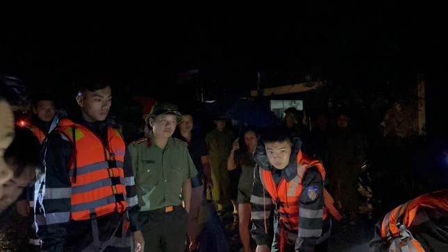 Nước sông Kỳ Cùng lên cao chưa thấy, người dân trắng đêm chạy lũ- Ảnh 4.