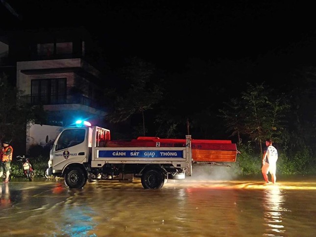 Nước sông Kỳ Cùng lên cao chưa thấy, người dân trắng đêm chạy lũ- Ảnh 6.