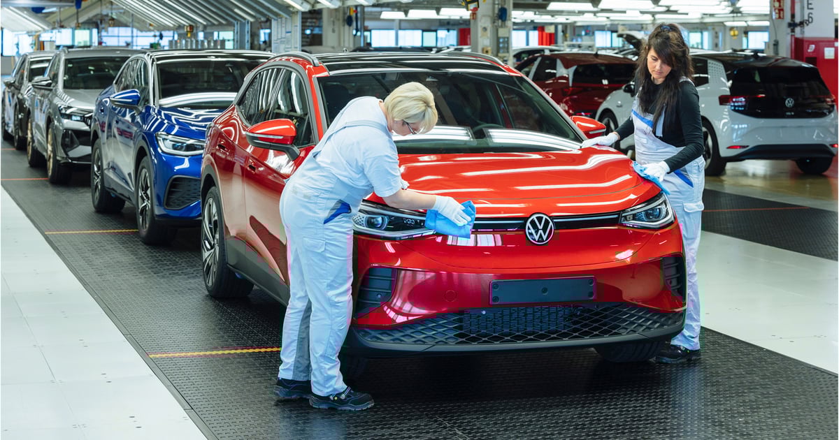 Volkswagen lao đao dù lớn hàng top thế giới: Sếp hãng cảnh báo chỉ còn 1 năm để thay đổi, tránh phá sản- Ảnh 2. Volkswagen lao đao dù lớn hàng top thế giới: Sếp hãng cảnh báo chỉ còn 1 năm để thay đổi, tránh phá sản- Ảnh 2.