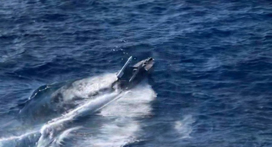 Lần đầu tiên Trực thăng Mi - 8 bị xuồng không người lái Ukraine bắn hạ trong lịch sử - Ảnh 3.