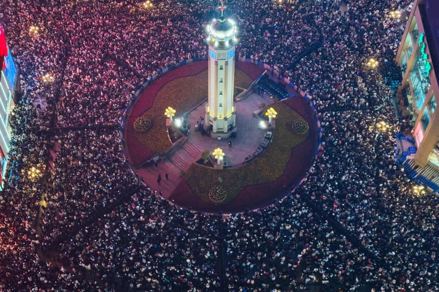 Thế giới tưng bừng đón năm mới 2025 với pháo hoa và lễ hội - Ảnh 6.