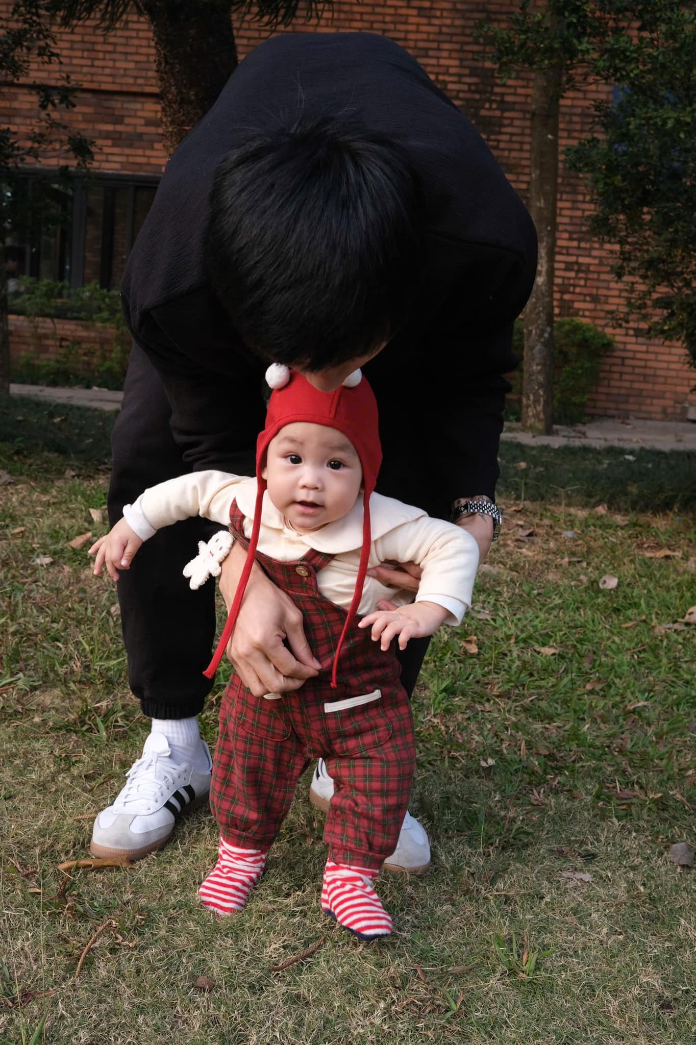 Do&atilde;n Hải My v&agrave; Đo&agrave;n Văn Hậu khoe m&oacute;n qu&agrave; tuyệt vời nhất năm 2024: Kh&ocirc;ng phải căn biệt thự hay chiếc xe sang- Ảnh 1.