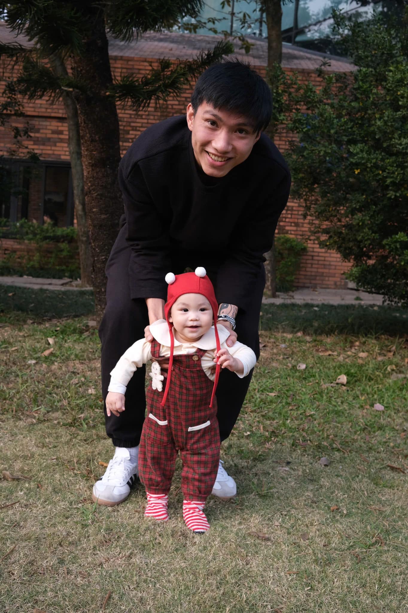 Do&atilde;n Hải My v&agrave; Đo&agrave;n Văn Hậu khoe m&oacute;n qu&agrave; tuyệt vời nhất năm 2024: Kh&ocirc;ng phải căn biệt thự hay chiếc xe sang- Ảnh 2.