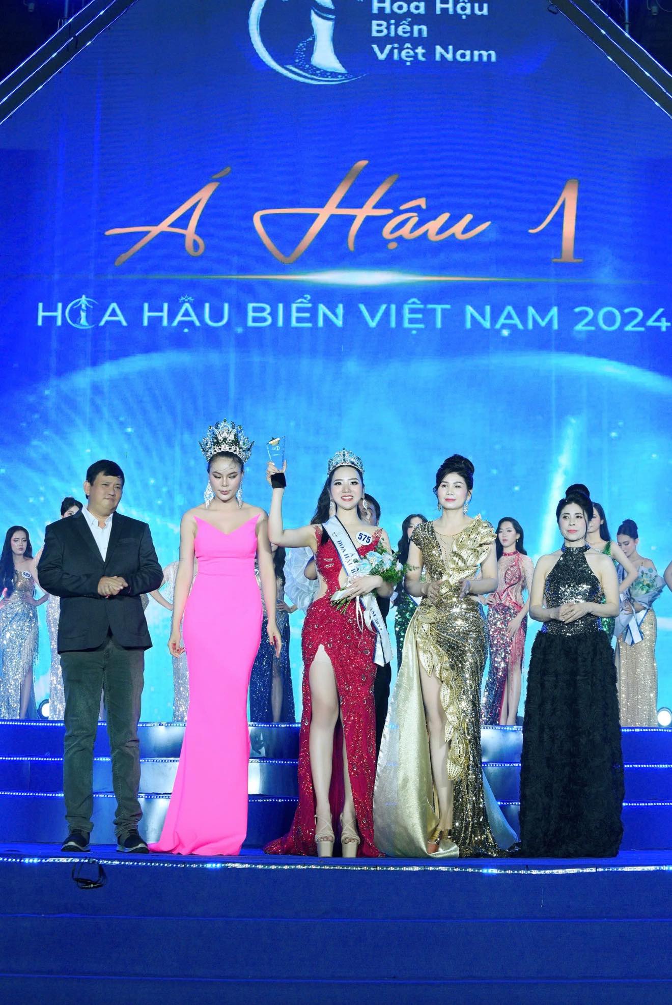 Người đẹp H&agrave; Nội đăng quang &aacute; hậu 1 Hoa hậu Biển Việt Nam - Ảnh 3.