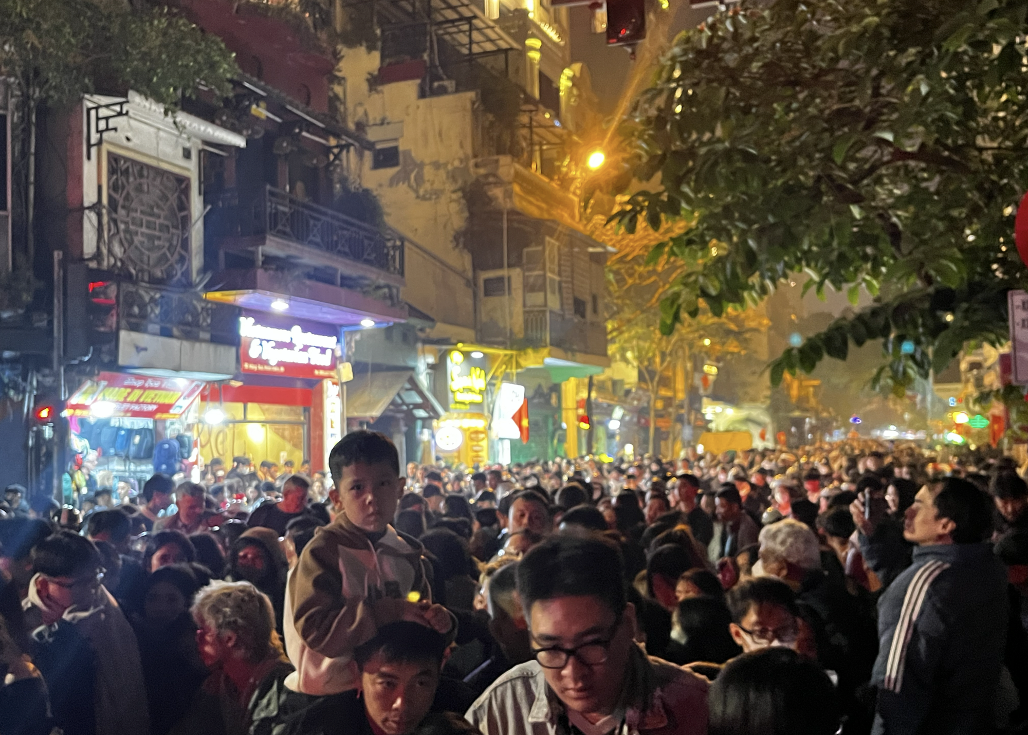 Sau ph&aacute;o hoa mừng năm mới l&agrave; chặng đường gian nan để về nh&agrave;!- Ảnh 4.