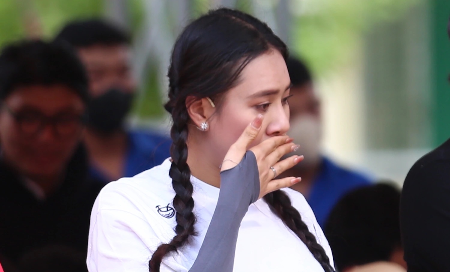 Một NSND: "Tôi vừa nói xong, Bảo Chung cởi đồ đưa tôi luôn" - Ảnh 2.