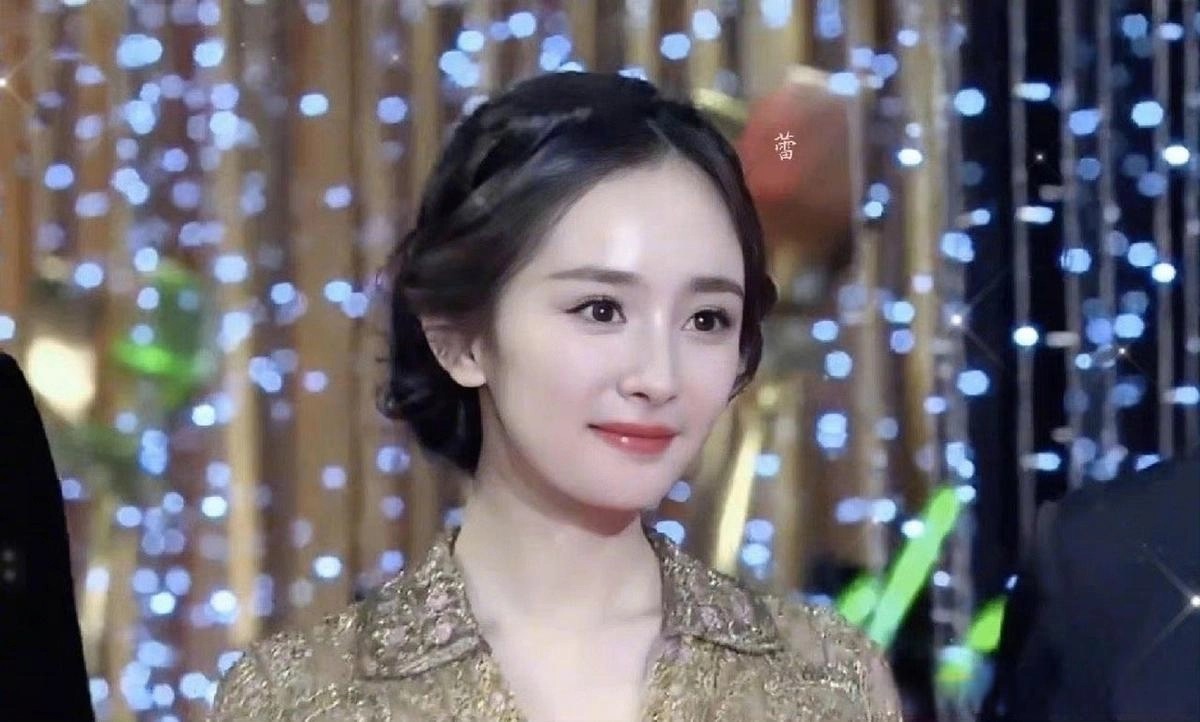 Mỹ nh&acirc;n đẹp nhất Đ&ecirc;m hội giao thừa 2025: Nhan sắc trời sinh để l&agrave;m đại minh tinh, gi&uacute;p nh&agrave; đ&agrave;i ph&aacute; kỷ lục rating - Ảnh 6.