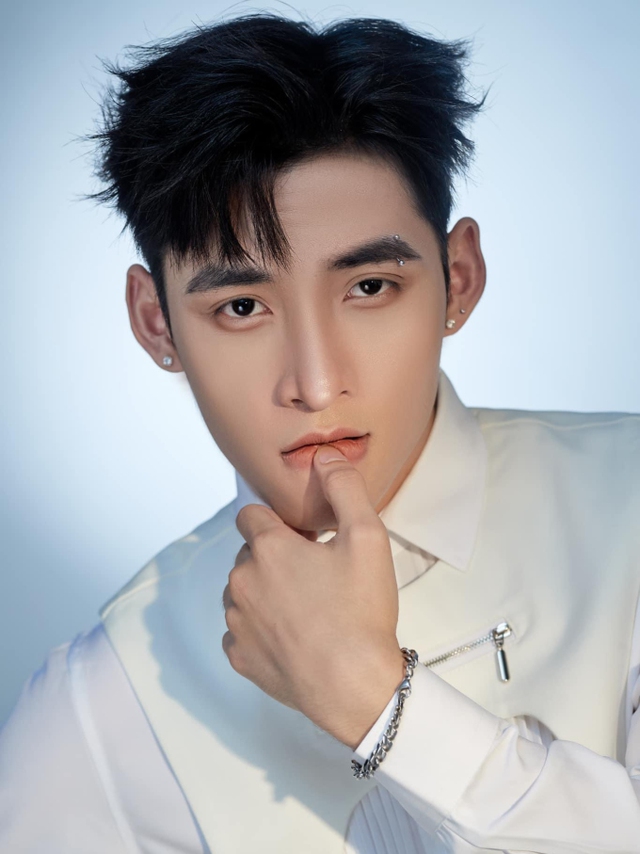 1 sao nam Vbiz bị từ chối t&igrave;nh cảm giữa phố đi bộ, nhưng nhan sắc v&agrave; th&aacute;i độ mới g&acirc;y sốt - Ảnh 8.