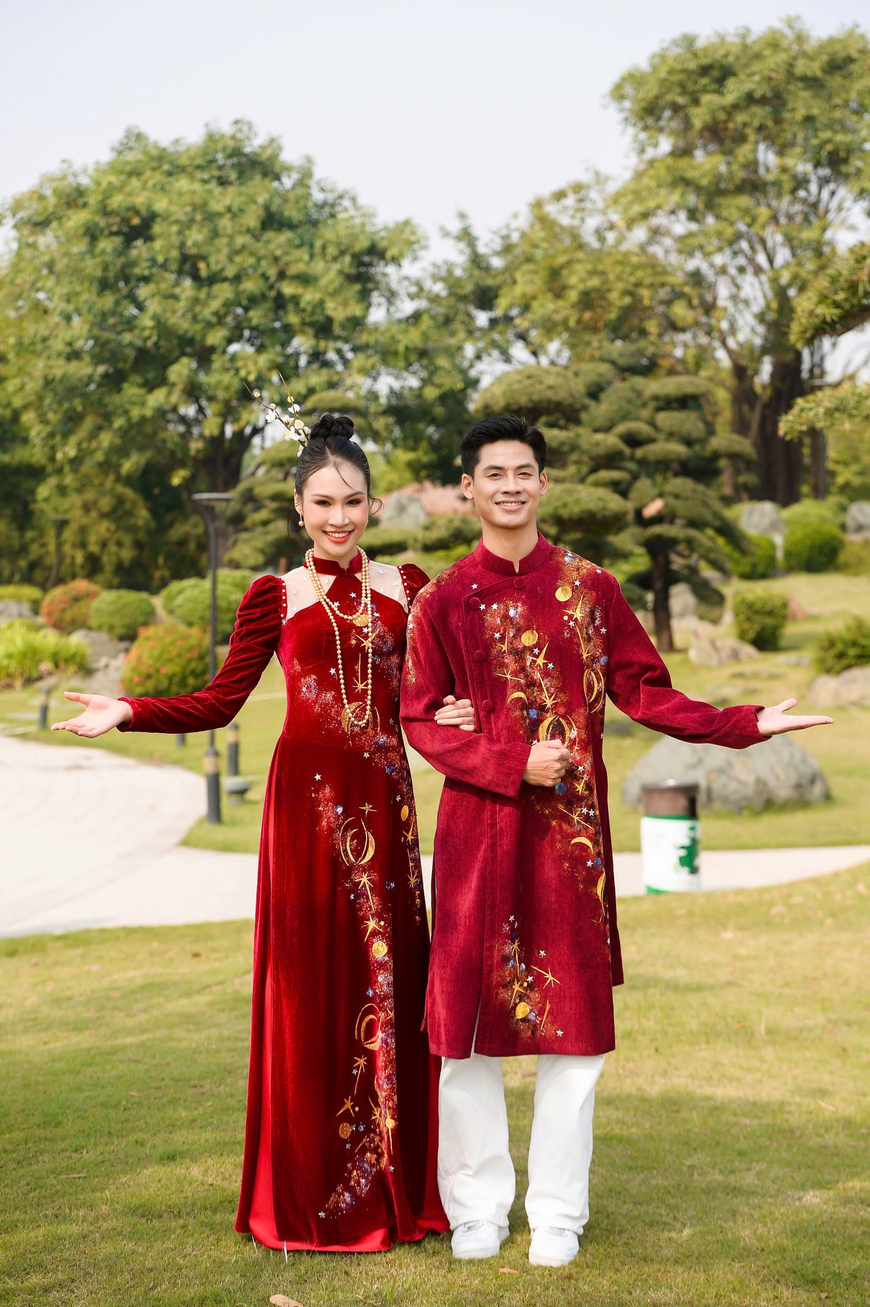 D&agrave;n người mẫu diện &aacute;o d&agrave;i của NTK Ho&agrave;ng Ly - Ảnh 3.