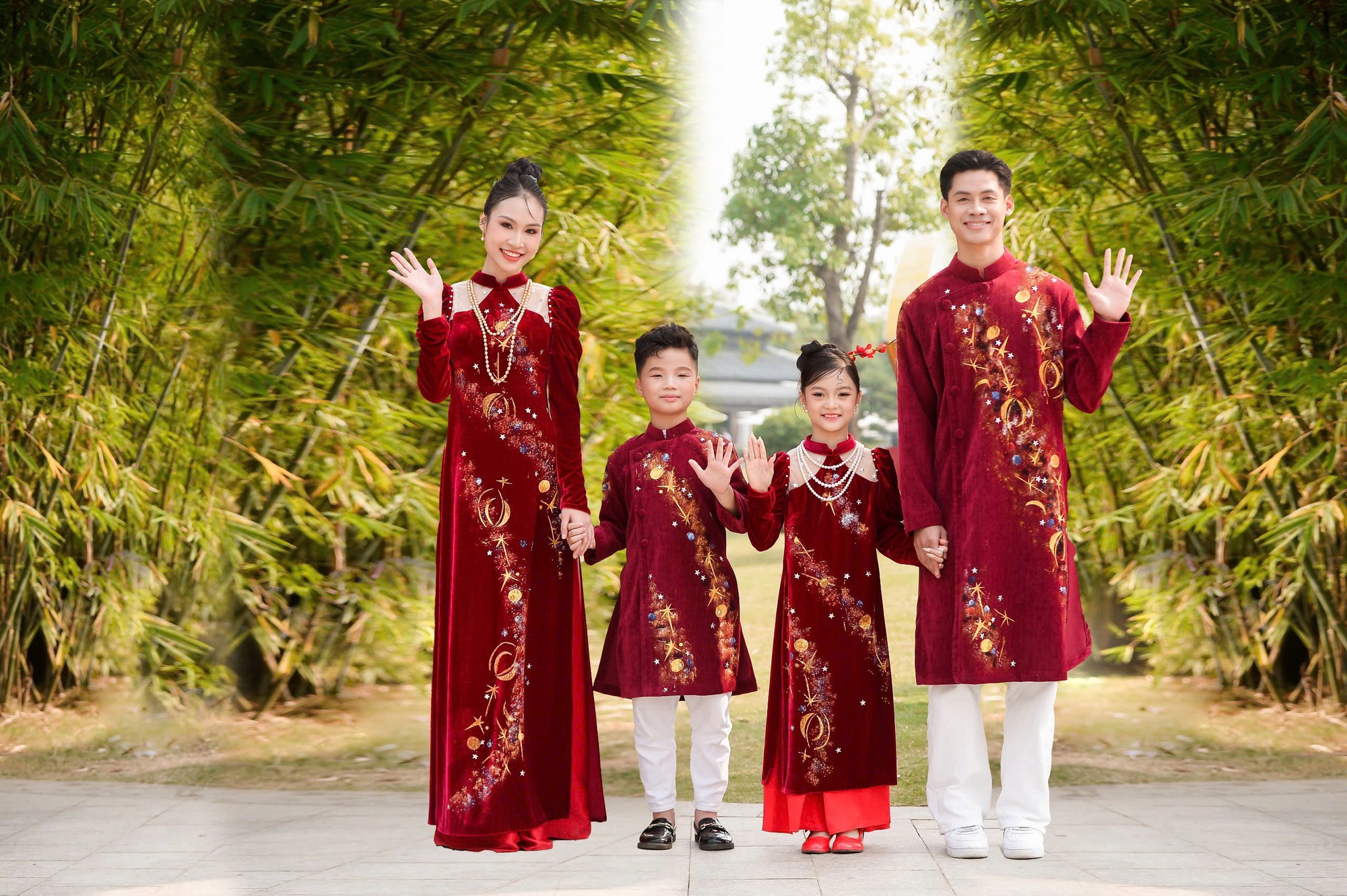 D&agrave;n người mẫu diện &aacute;o d&agrave;i của NTK Ho&agrave;ng Ly - Ảnh 4.