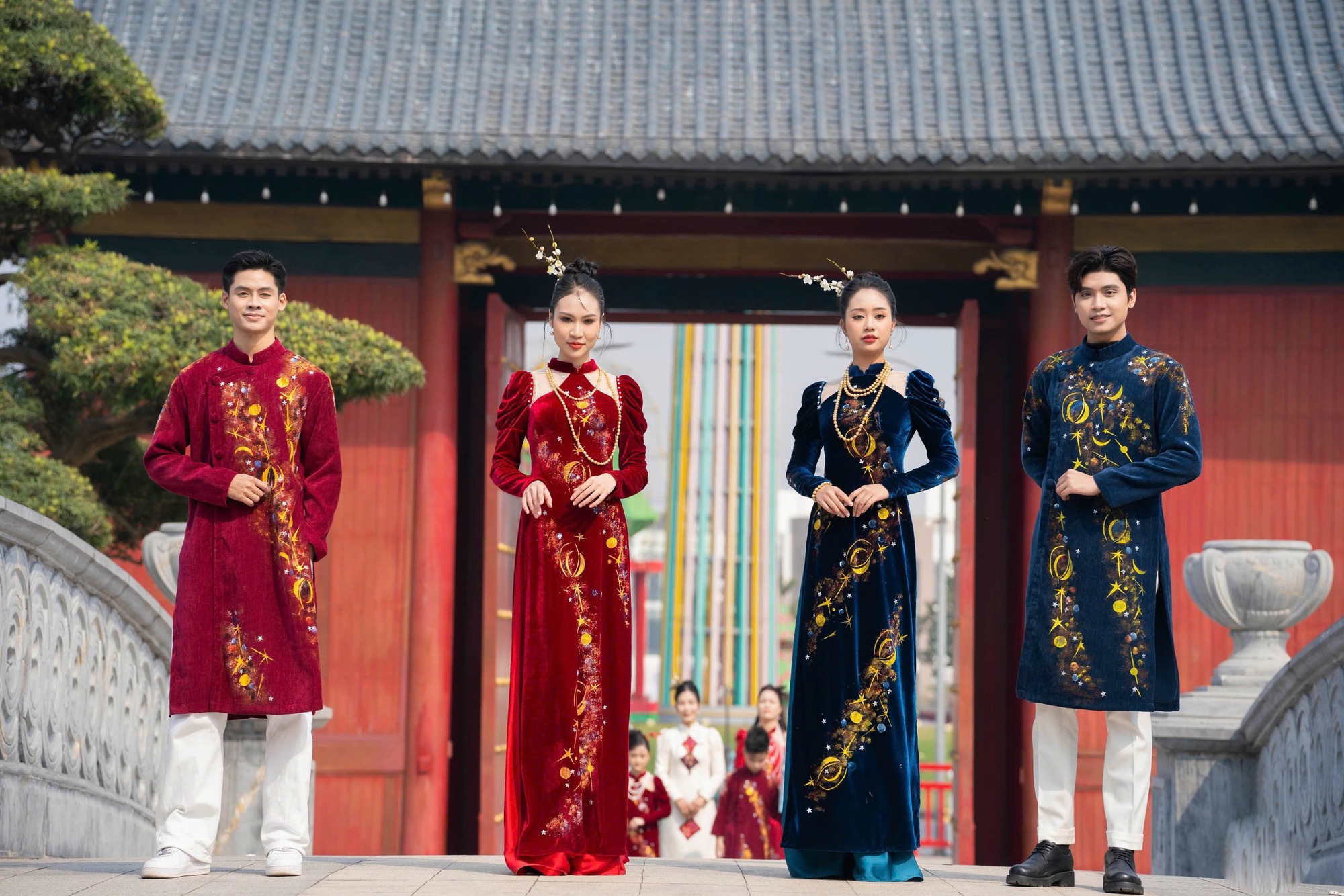 D&agrave;n người mẫu diện &aacute;o d&agrave;i của NTK Ho&agrave;ng Ly - Ảnh 6.