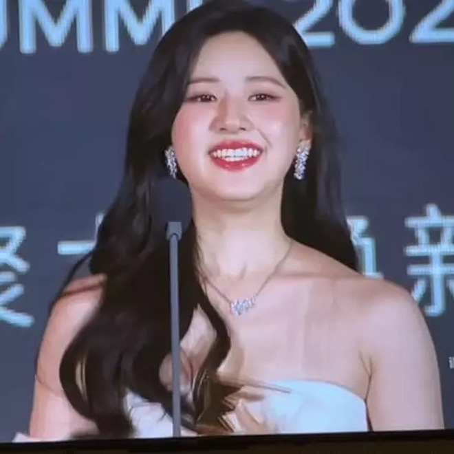 Diện mạo khiến Triệu Lộ Tư bị h&agrave;nh hung, miệt thị suốt 2 tiếng, phải đi&ecirc;n cuồng giảm c&acirc;n đến su&yacute;t mất mạng- Ảnh 5.