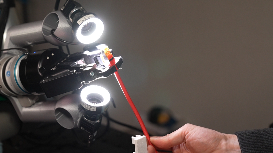 Công ty Đức Micropsi Industries phát triển robot công nghiệp thân thiện hơn - Ảnh 2.