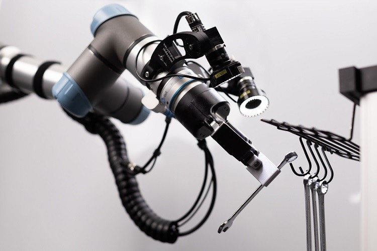 Công ty Đức Micropsi Industries phát triển robot công nghiệp thân thiện hơn - Ảnh 4.