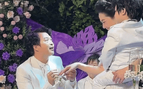 Cặp đôi Vbiz có màn cầu hôn "chốt sổ" 2024: Dàn sao chứng kiến, chú rể nói 1 câu gây ngỡ ngàng! - Ảnh 2.