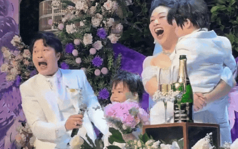 Cặp đôi Vbiz có màn cầu hôn "chốt sổ" 2024: Dàn sao chứng kiến, chú rể nói 1 câu gây ngỡ ngàng! - Ảnh 1.