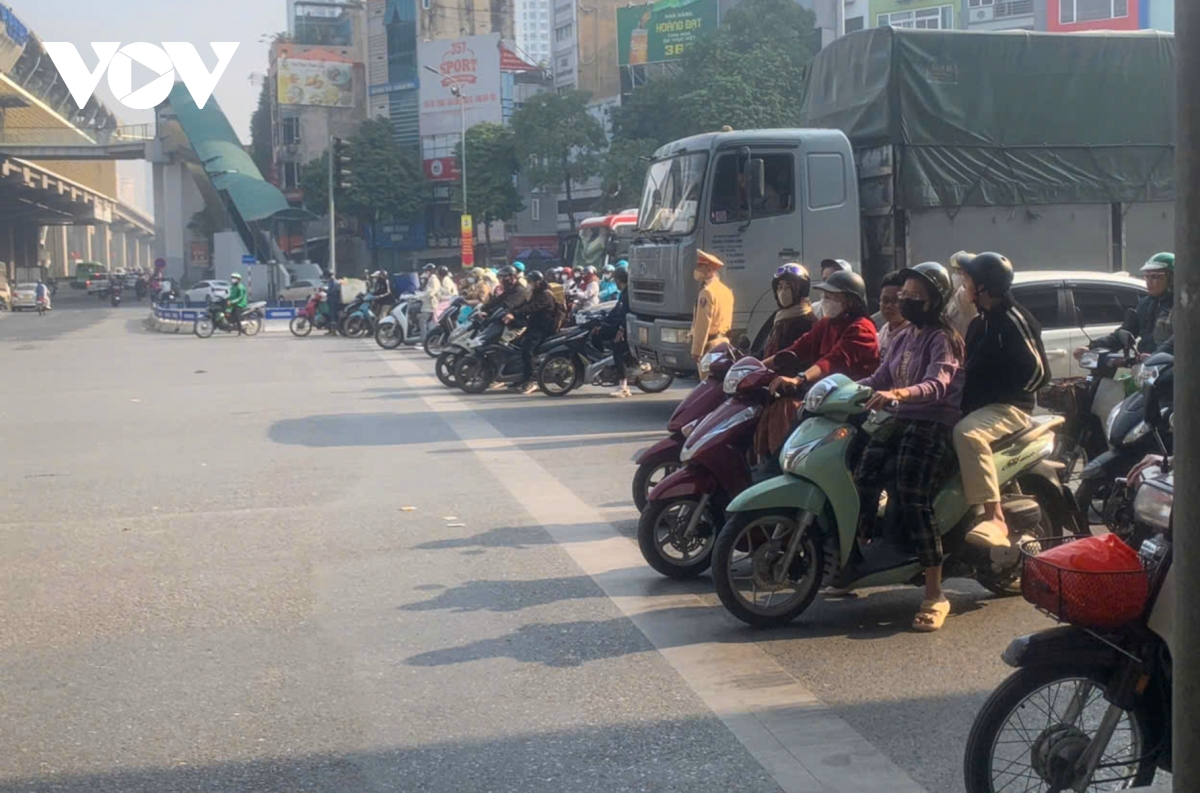 Ngày đầu áp dụng xử phạt giao thông nghiêm khắc , tài xế ân hận - Ảnh 4.