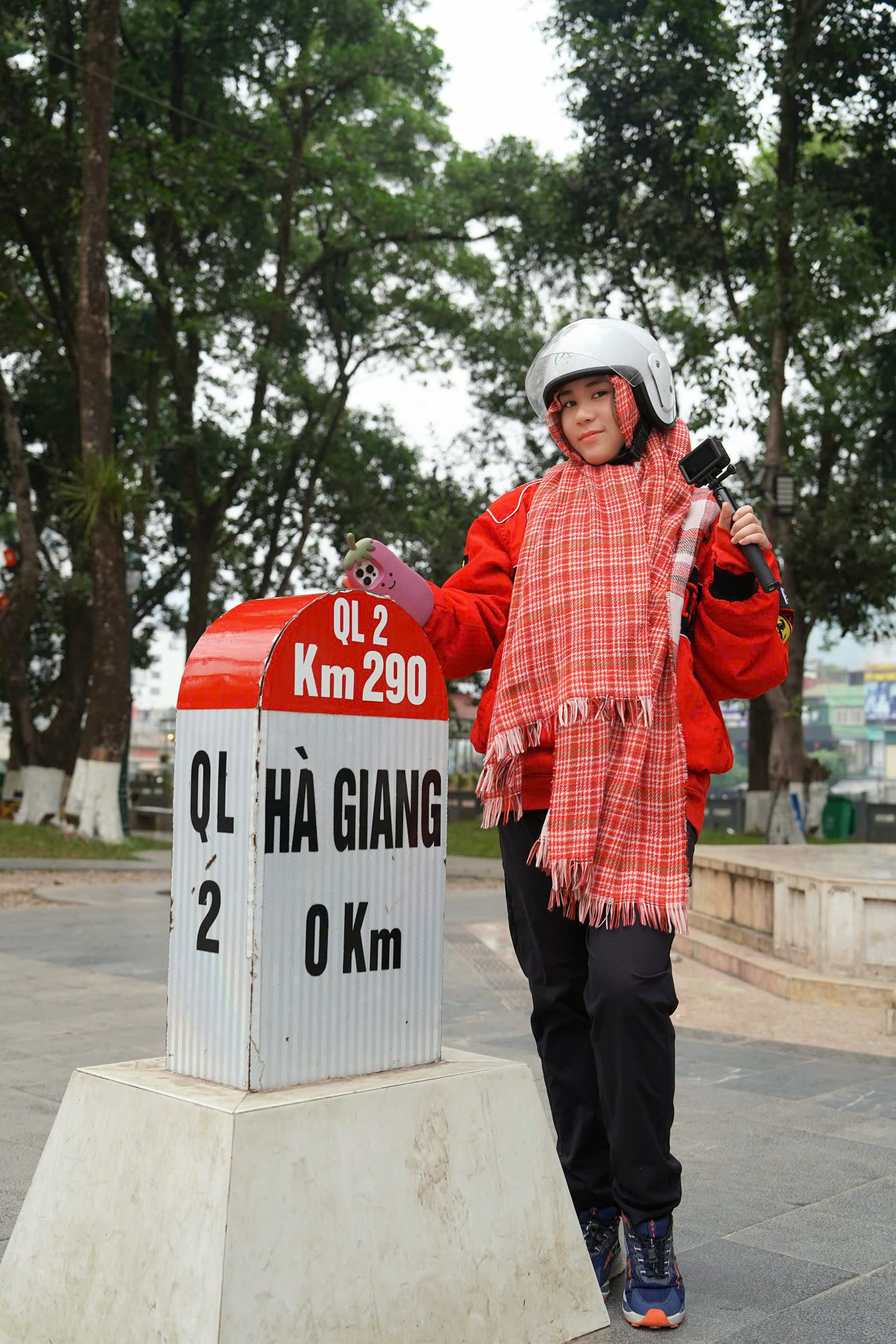 Bella Vũ mang quà Tết sớm tặng các em nhỏ vùng cao - Ảnh 4.