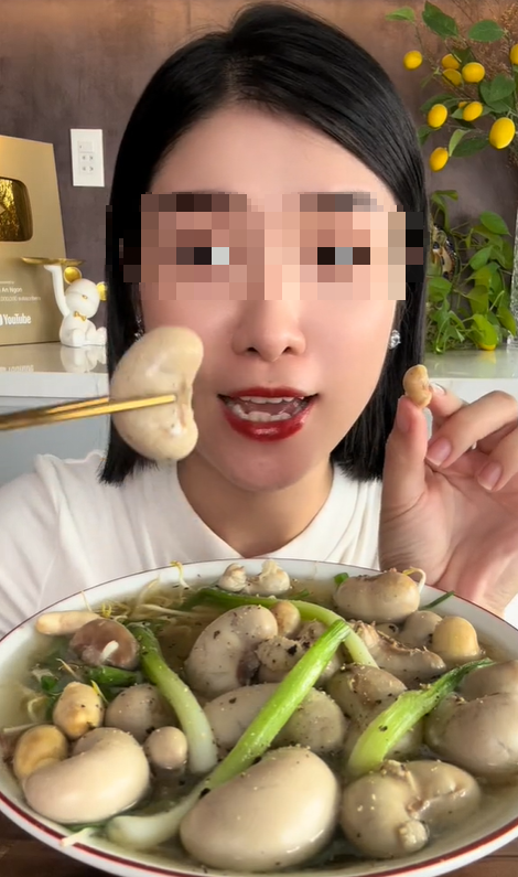 Bộ phận "nhạy cảm" của con g&agrave; đang sốt khắp mạng x&atilde; hội v&igrave; thơm, ngọt, b&eacute;o: "Nam ăn bổ dương, nữ ăn nở ngực", nhưng c&oacute; 1 điều g&acirc;y hại- Ảnh 3.