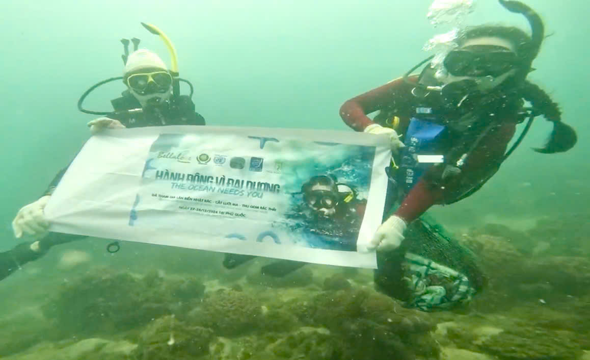 Bella Vũ mang quà Tết sớm tặng các em nhỏ vùng cao - Ảnh 3.