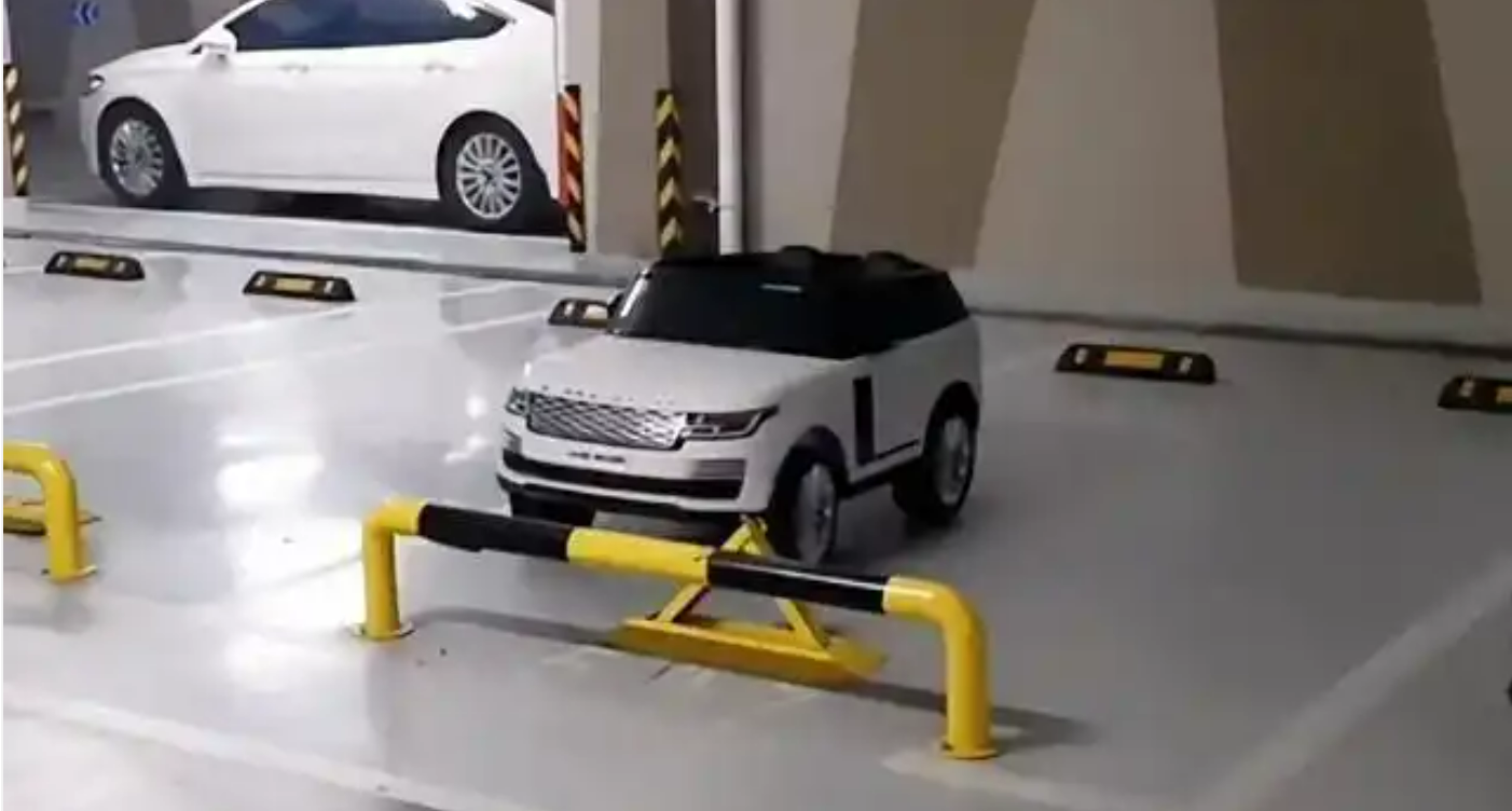 Mua chỗ đỗ xe làm bãi đồ chơi, cư dân kiện ban quản lý - Ảnh 2.