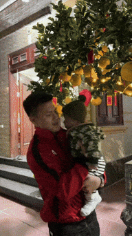 5 triệu người xem Quang Hải nhảy m&uacute;a khi vừa bước xuống từ xế hộp bạc tỷ, &ocirc;m con nh&uacute;n nhảy dưới gốc bưởi- Ảnh 2.