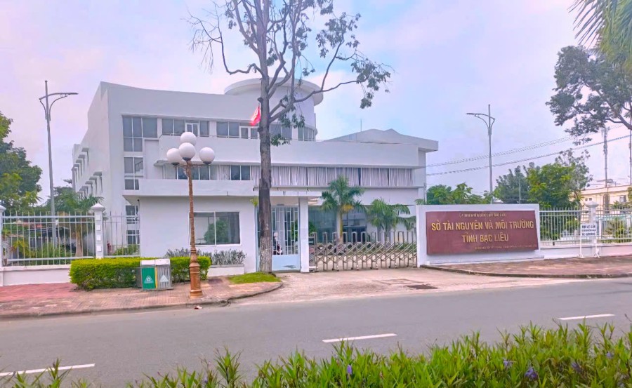 Bắt tạm giam cựu Giám đốc Sở TN - MT tỉnh Bạc Liêu vì sai phạm đất đai - Ảnh 1.