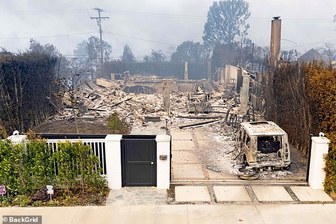 Cháy rừng khủng khiếp tại Los Angeles thiêu rụi căn nhà con trai tổng thống Mỹ đang ở- Ảnh 3. Cháy rừng khủng khiếp tại Los Angeles thiêu rụi căn nhà con trai tổng thống Mỹ đang ở- Ảnh 3.