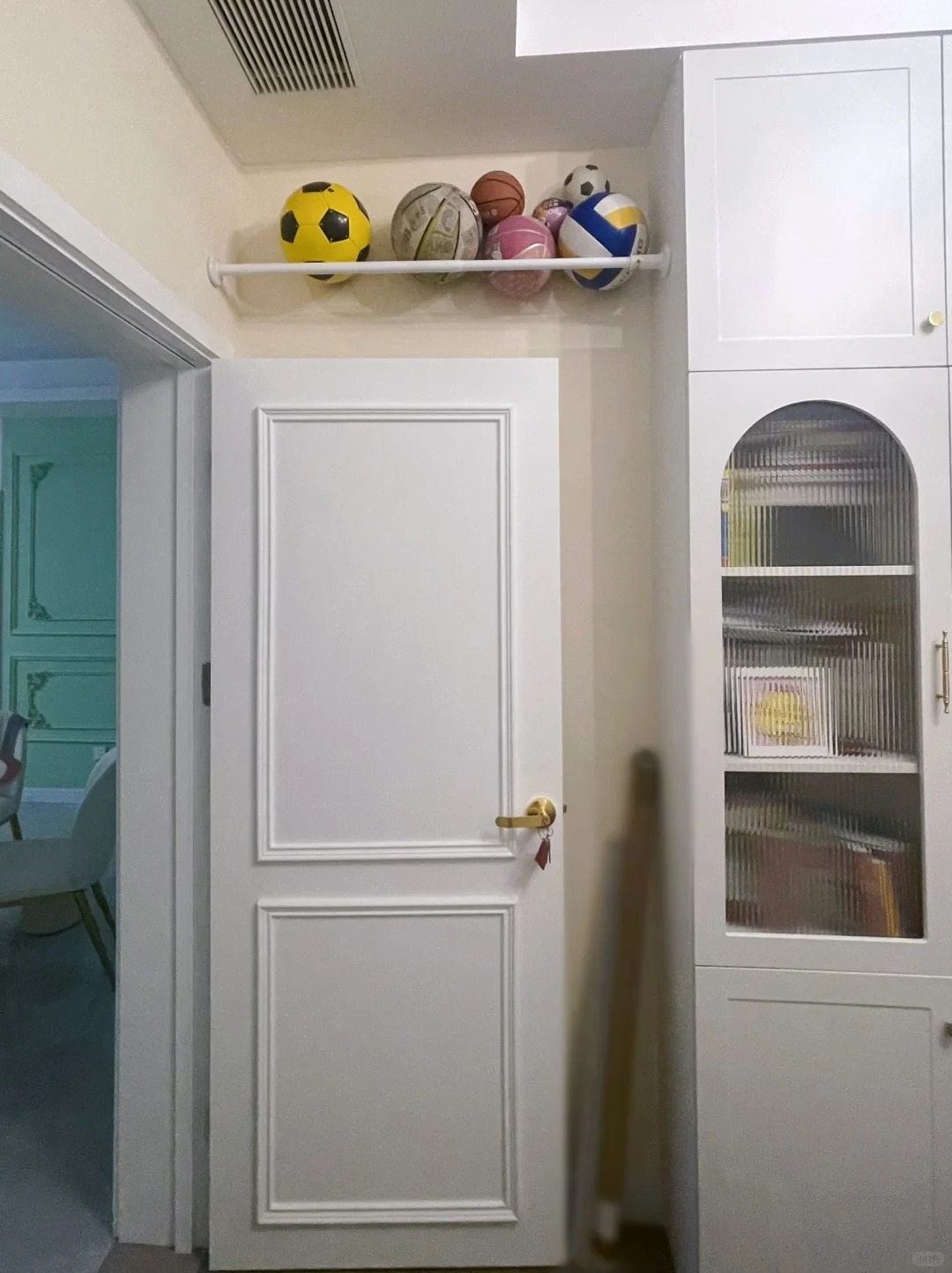 T&ocirc;i đ&atilde; bị sốc khi ph&aacute;t hiện ra nơi k&iacute;n đ&aacute;o n&agrave;y trong nh&agrave; ho&agrave;n to&agrave;n c&oacute; thể trở th&agrave;nh kho lưu trữ "đỉnh ch&oacute;p"! - Ảnh 8.