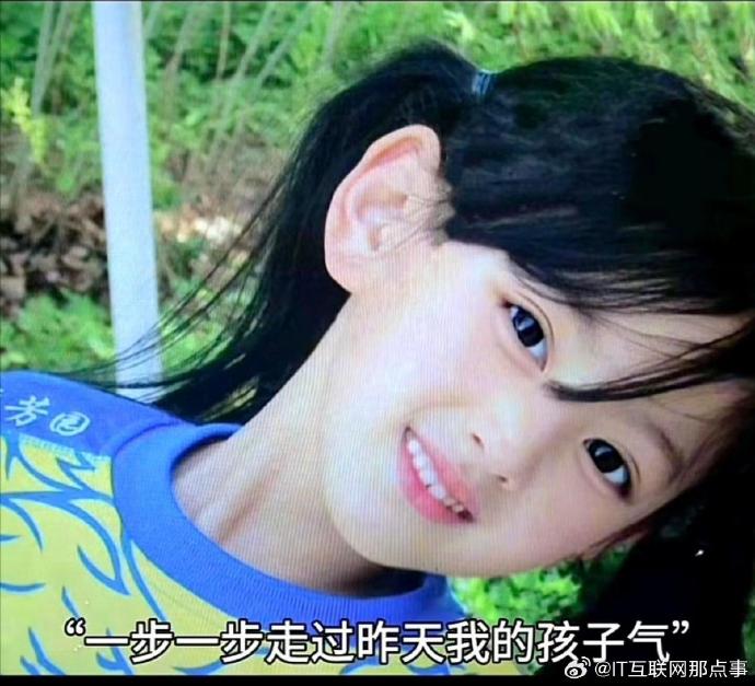 Nữ sinh thủ khoa kỳ thi ph&aacute;t thanh bị bắt tẩy trang 5 lần v&igrave; mặt mộc đẹp "v&ocirc; thực", lộ ảnh khi nhỏ l&agrave;m nhiều người sốc nặng - Ảnh 4.