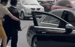 Người cầm kiếm dọa nữ công nhân môi trường ở Nha Trang là ai? - Ảnh 3.