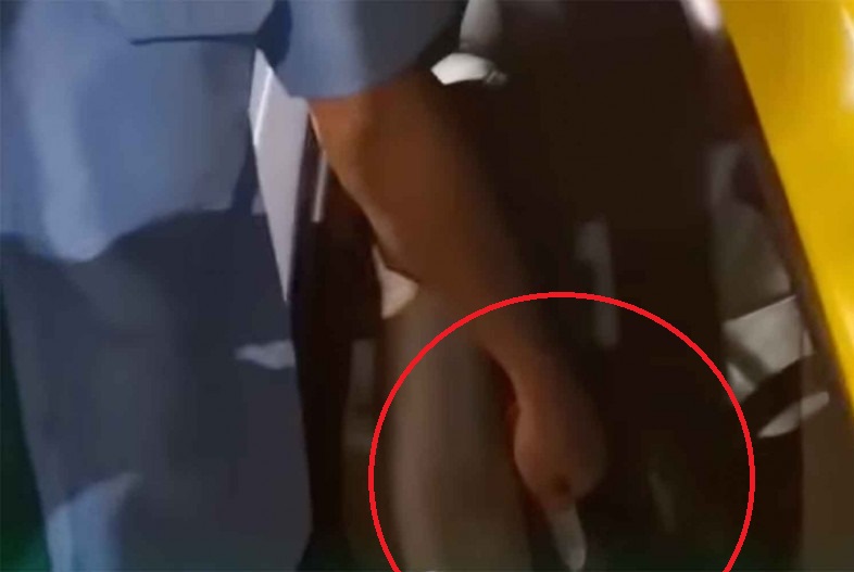 T&agrave;i xế taxi d&ugrave;ng dao tấn c&ocirc;ng h&agrave;nh kh&aacute;ch sau tranh c&atilde;i về gi&aacute; cước - Ảnh 1.