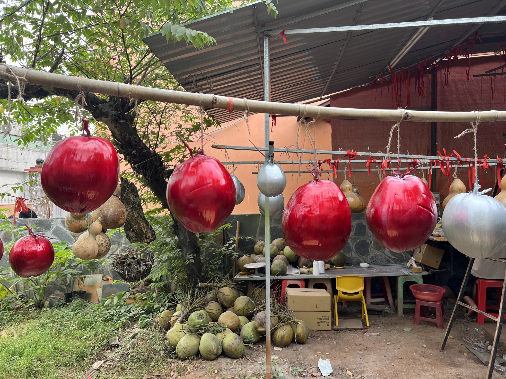 Mặt hàng Tết mà người sản xuất đã dừng nhận đơn hàng cả tháng vì… làm không xuể - Ảnh 5.