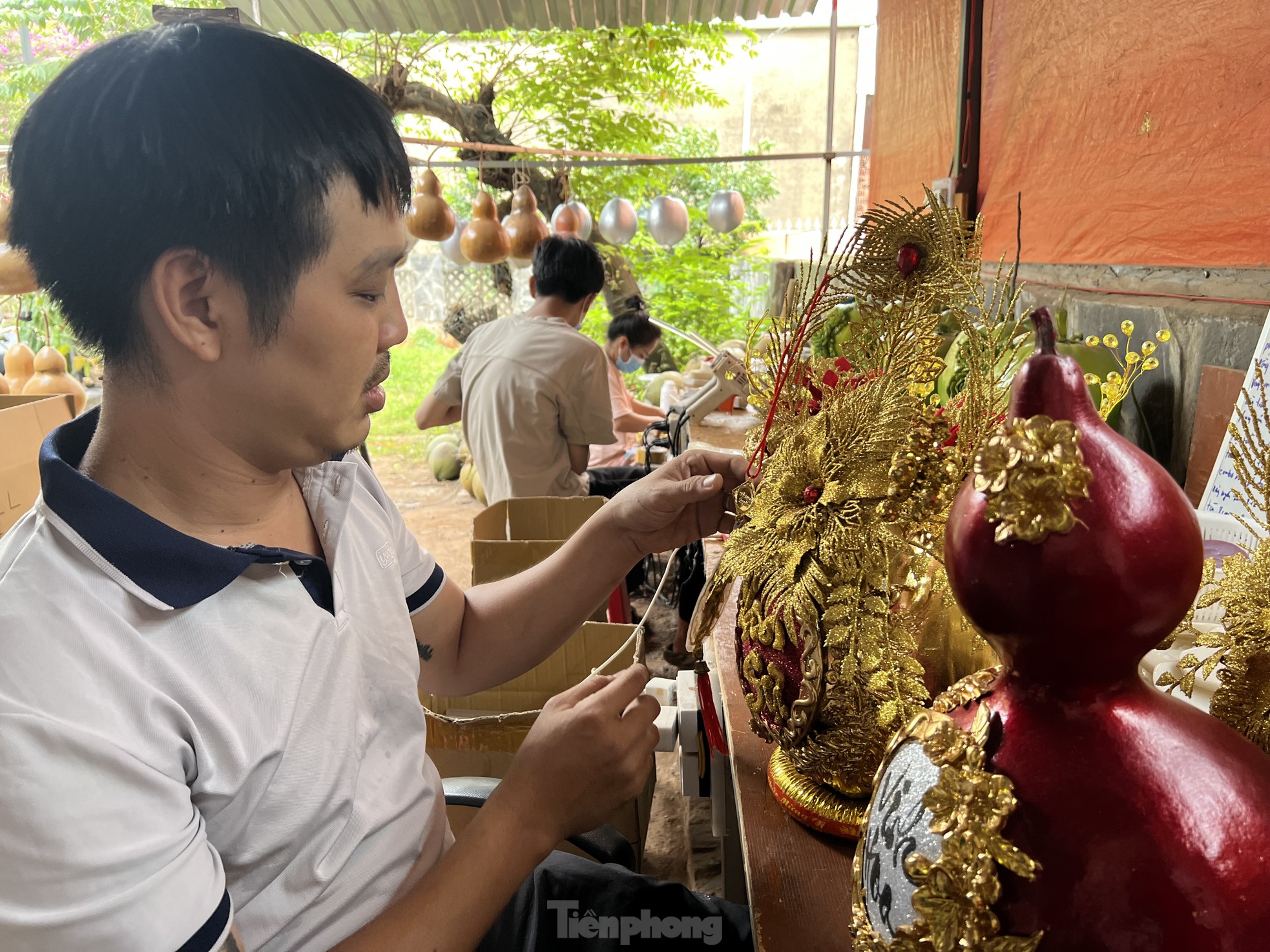 Mặt hàng Tết mà người sản xuất đã dừng nhận đơn hàng cả tháng vì… làm không xuể - Ảnh 9.