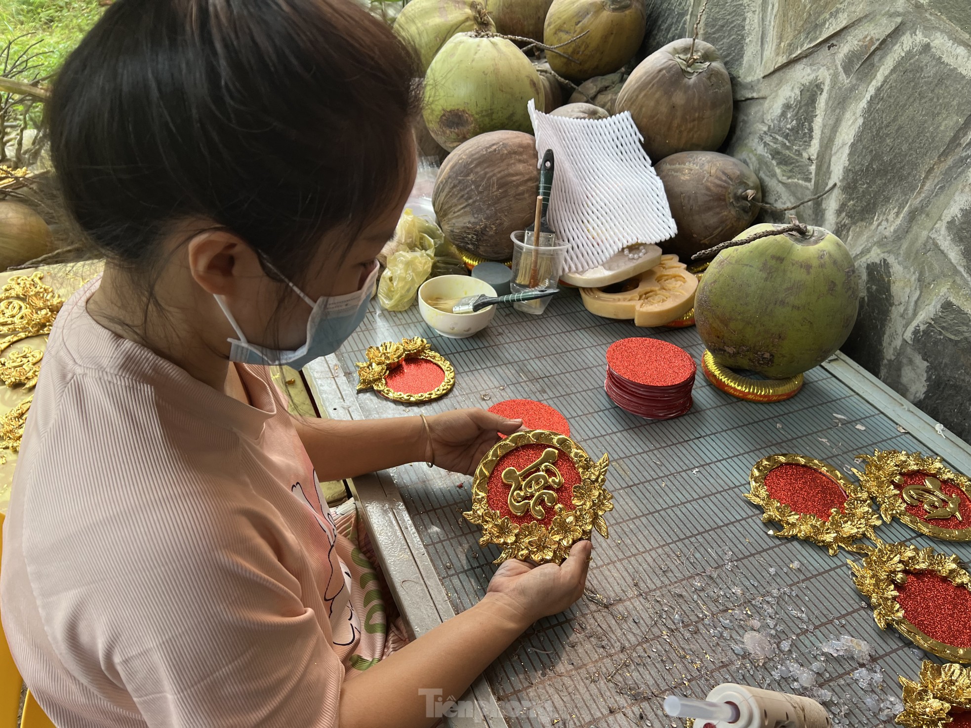 Mặt hàng Tết mà người sản xuất đã dừng nhận đơn hàng cả tháng vì… làm không xuể - Ảnh 8.