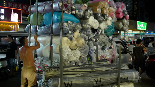 Sự thật g&acirc;y sốc đằng sau chiếc v&aacute;y 100 ngh&igrave;n đồng bạn mua tr&ecirc;n mạng mỗi ng&agrave;y- Ảnh 3.