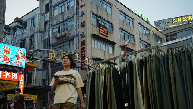 Sự thật g&acirc;y sốc đằng sau chiếc v&aacute;y 100 ngh&igrave;n đồng bạn mua tr&ecirc;n mạng mỗi ng&agrave;y- Ảnh 9.