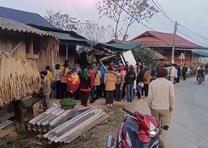 Vụ xe tải lao vào nhà dân ở Nghệ An: Nạn nhân là anh em họ hàng - Ảnh 2.