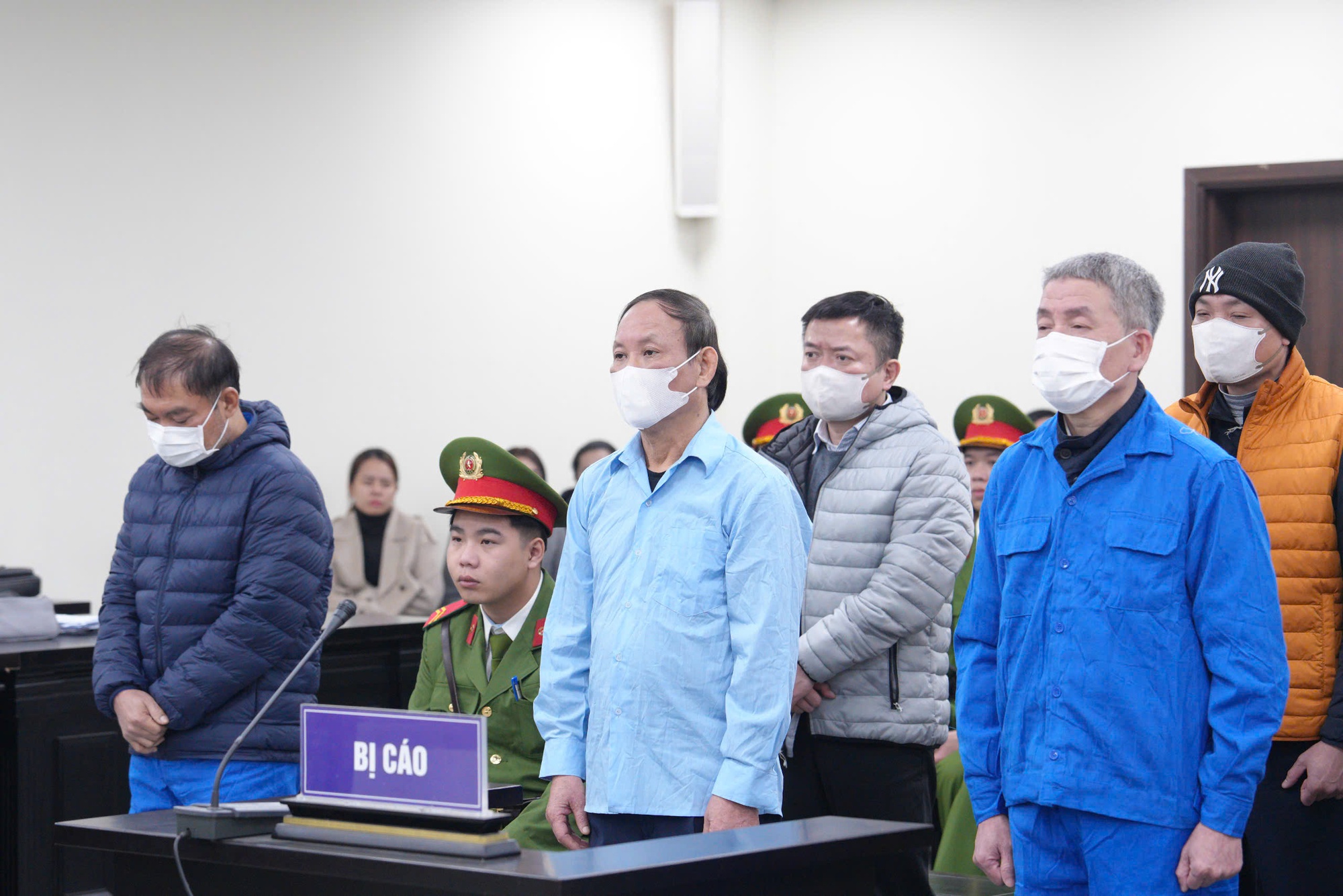 Xét xử Nguyễn Đức Thái cựu chủ tịch NXB Giáo dục với cáo buộc nhận hối lộ 25 tỉ - Ảnh 1. Xét xử Nguyễn Đức Thái cựu chủ tịch NXB Giáo dục với cáo buộc nhận hối lộ 25 tỉ - Ảnh 1.