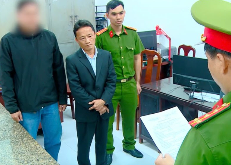 Luật sư phân tích vụ người đàn ông rút kiếm đe dọa công nhân - Ảnh 2.