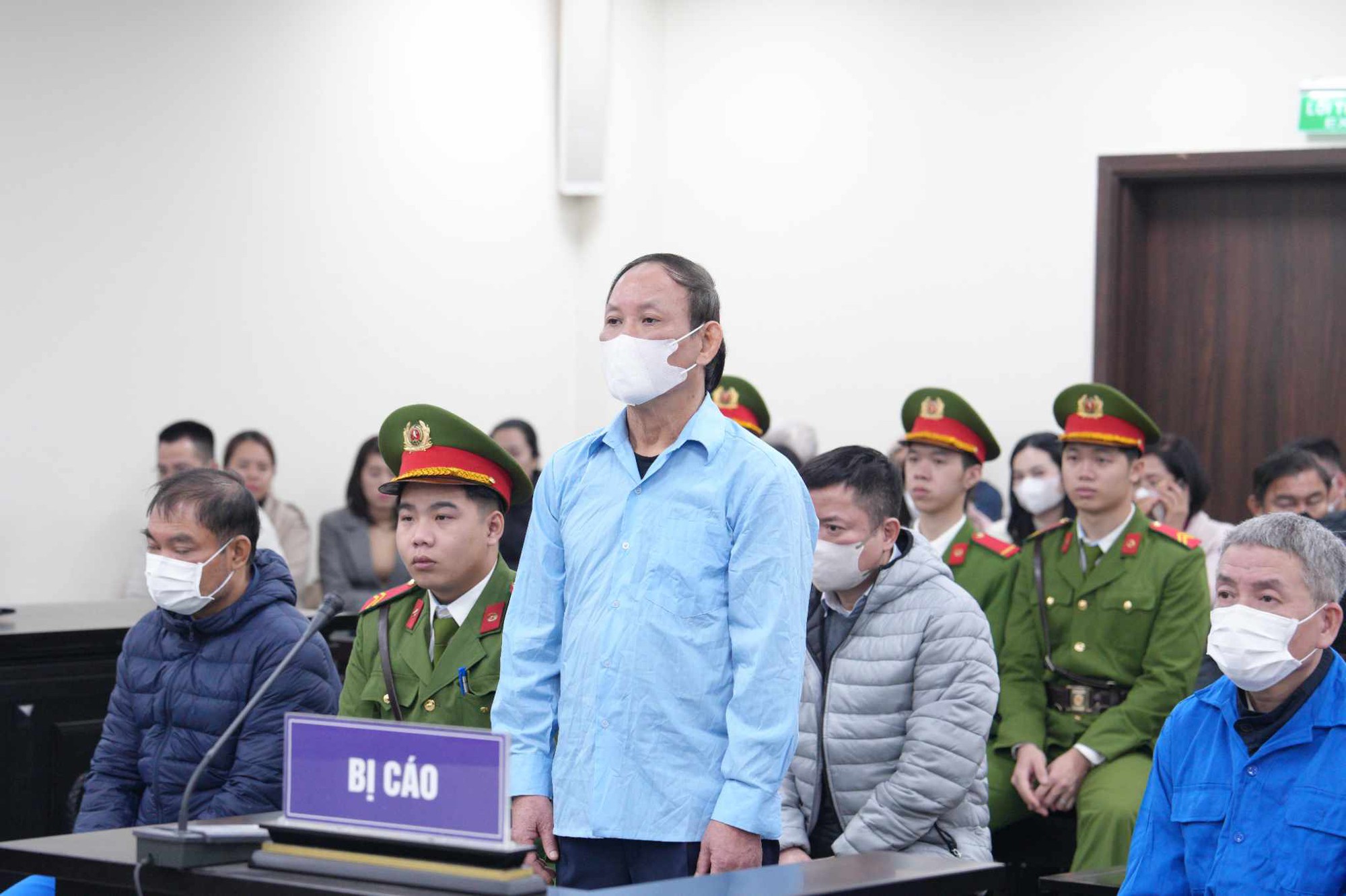 Xét xử Nguyễn Đức Thái cựu chủ tịch NXB Giáo dục với cáo buộc nhận hối lộ 25 tỉ - Ảnh 2. Xét xử Nguyễn Đức Thái cựu chủ tịch NXB Giáo dục với cáo buộc nhận hối lộ 25 tỉ - Ảnh 2.