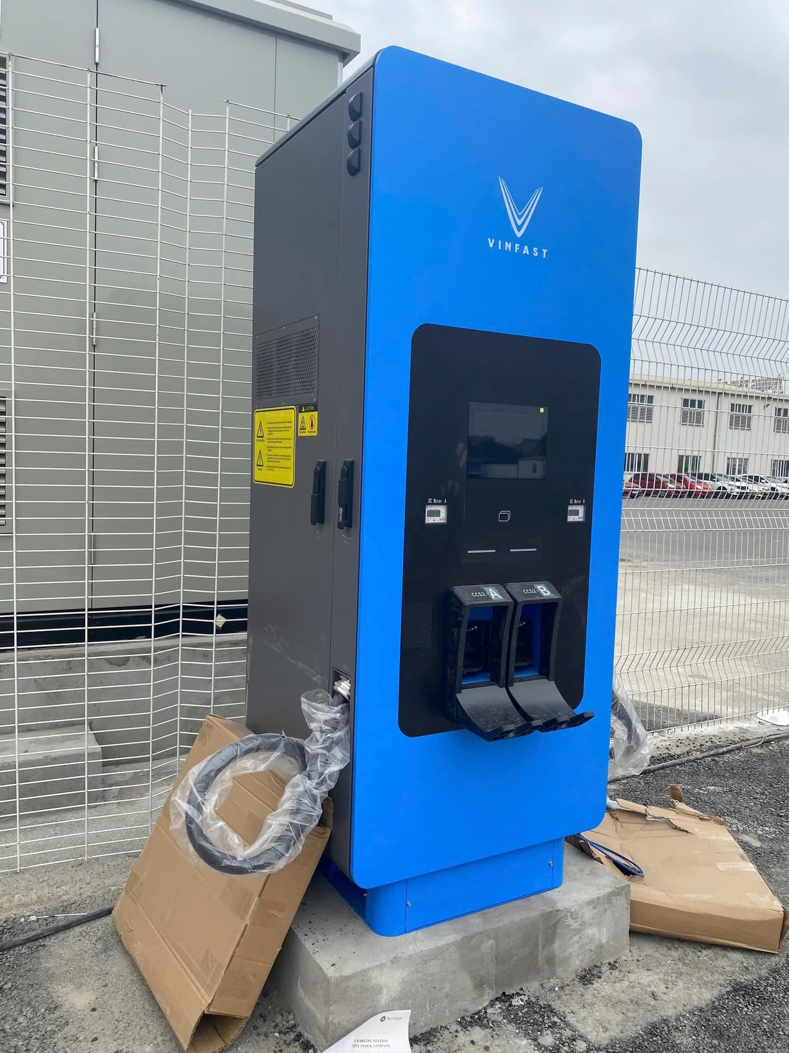 Cận cảnh dàn xe buýt điện mới của Tổng Công ty Vận tải Hà Nội, là gói thầu trị giá 74 tỷ đồng do liên danh 2 công ty của ông Phạm Nhật Vượng trúng đấu giá - Ảnh 6.