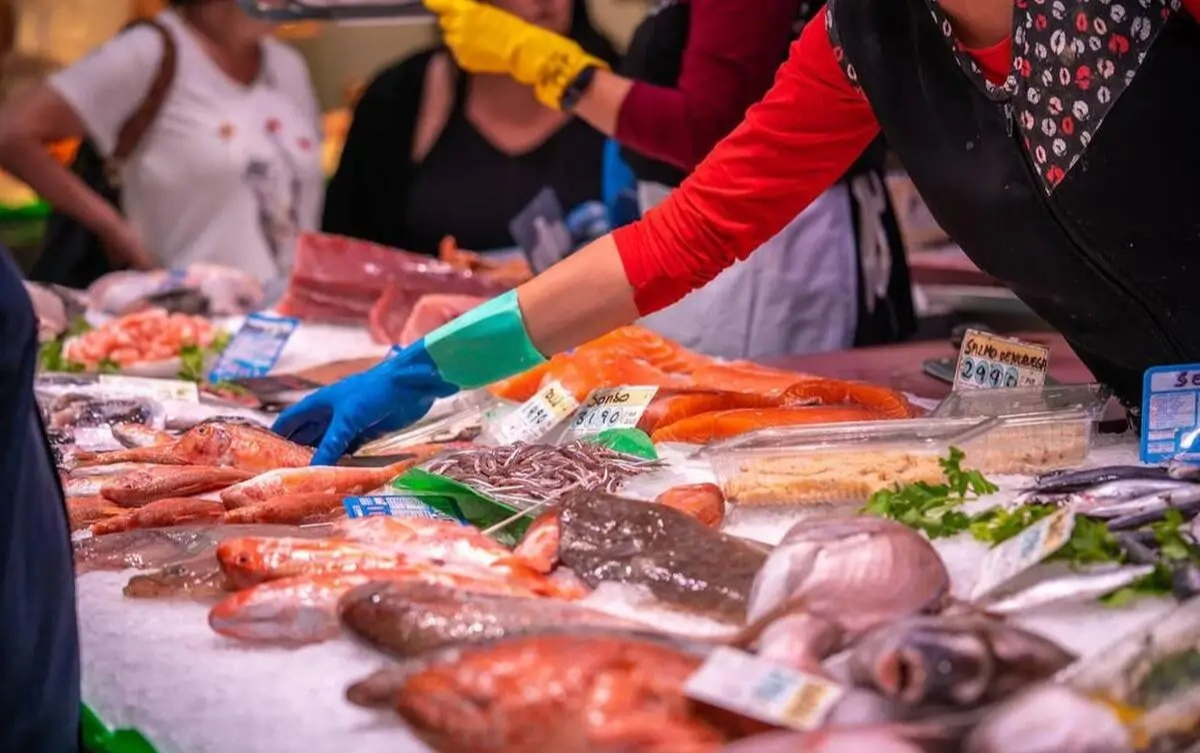 N&oacute;i thật: Dại nhất l&agrave; "nước đến ch&acirc;n mới nhảy" - ĐỪNG đợi s&aacute;t Tết mới mua 6 loại thực phẩm n&agrave;y - Ảnh 1.