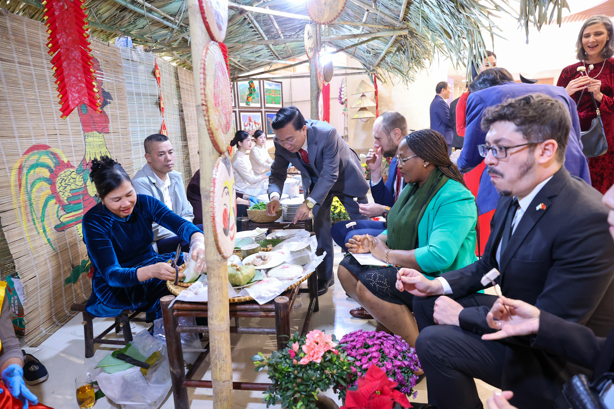 Thủ tướng Phạm Minh Chính chiêu đãi Đoàn Ngọai giao tại Hà Nội - Ảnh 10. Thủ tướng Phạm Minh Chính chiêu đãi Đoàn Ngọai giao tại Hà Nội - Ảnh 10.