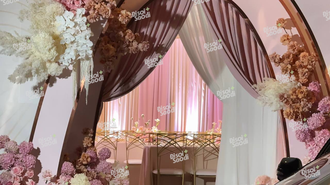 HOT: Bắt gặp Á hậu Phương Nhi lộ diện tất bật giữa rạp cưới, visual cô dâu mới gây chú ý! - Ảnh 6.