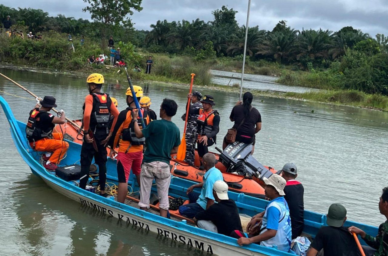 B&eacute; g&aacute;i bị c&aacute; sấu k&eacute;o xuống hồ nước mất t&iacute;ch b&iacute; ẩn, d&acirc;n l&agrave;ng mổ bụng con vật ph&aacute;t hiện cảnh tượng bất ngờ- Ảnh 2.