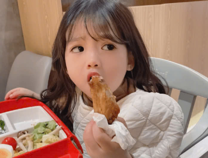 5 biểu hiện của EQ cao dễ d&agrave;ng nhận thấy khi trẻ c&ograve;n nhỏ- Ảnh 3.