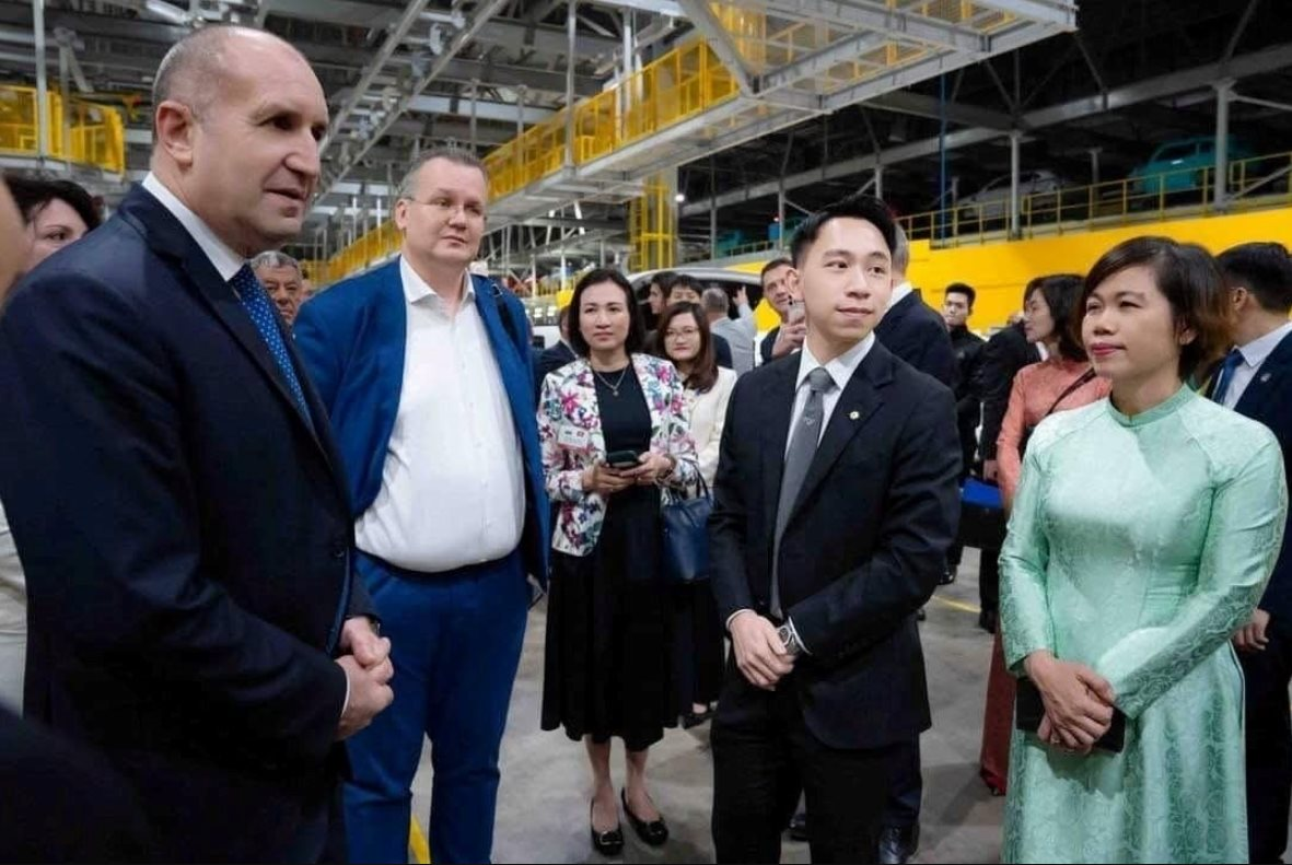 Thiếu gia Vingroup - Chồng Á hậu Phương Nhi: Tổng tài 2K hiếm hoi lộ mặt, zoom cận góc nghiêng ngày đi hỏi vợ khiến nhiều người trầm trồ - Ảnh 3.